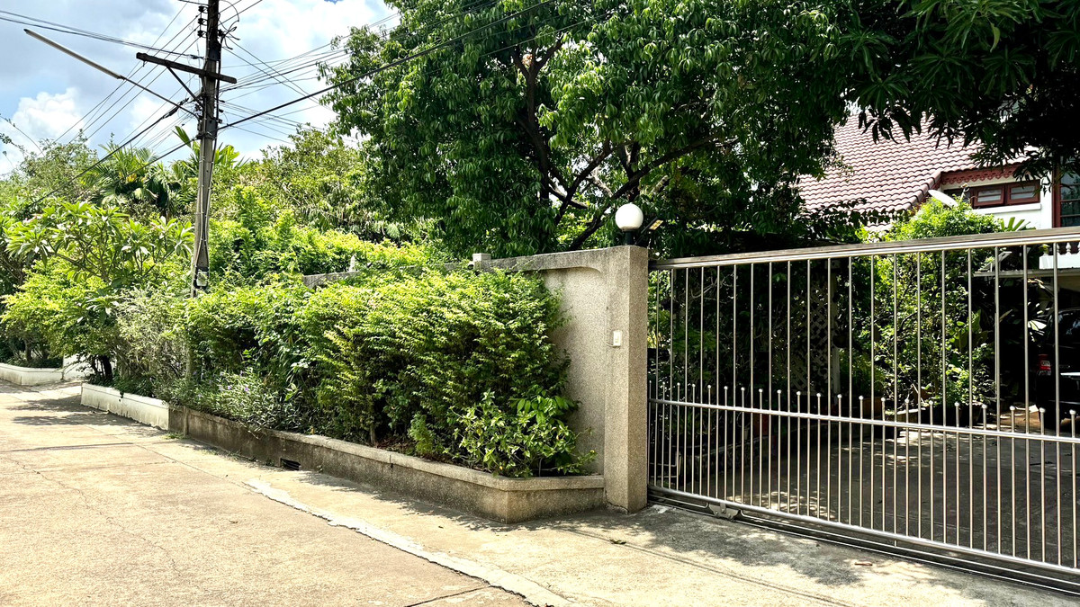 เมืองทองธานีโครงการ 1 / 4 ห้องนอน (ขาย), Muang Thong Thani Project 1 / 4 Bedrooms (FOR SALE) BNS074