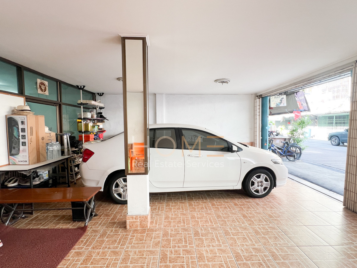 อาคารพาณิชย์ ซอยสุขุมวิท 101/1 / 2 คูหา (ขาย), Commercial Building Soi Sukhumvit 101/1 / 2 Units (FOR SALE) GNG111