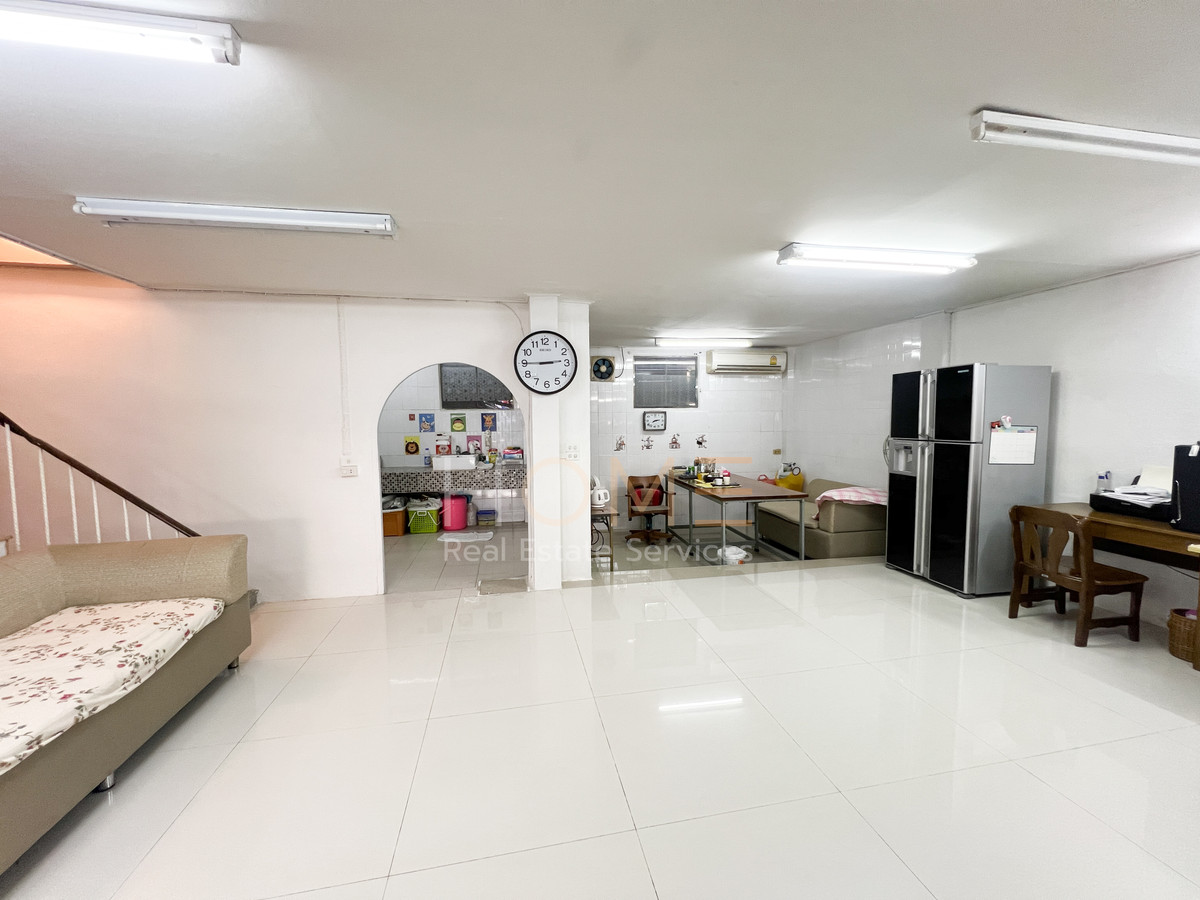 อาคารพาณิชย์ ซอยสุขุมวิท 101/1 / 2 คูหา (ขาย), Commercial Building Soi Sukhumvit 101/1 / 2 Units (FOR SALE) GNG111