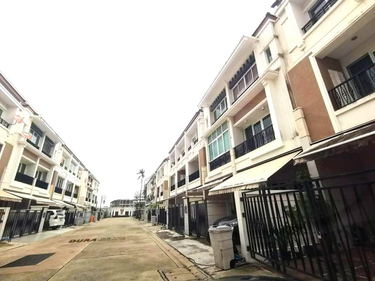 บ้านกลางกรุง พระราม 3 / 3 ห้องนอน (ขายพร้อมผู้เช่า), Baan Klang Krung Rama 3 / 3 Bedrooms (SALE WITH TENANT) DML001