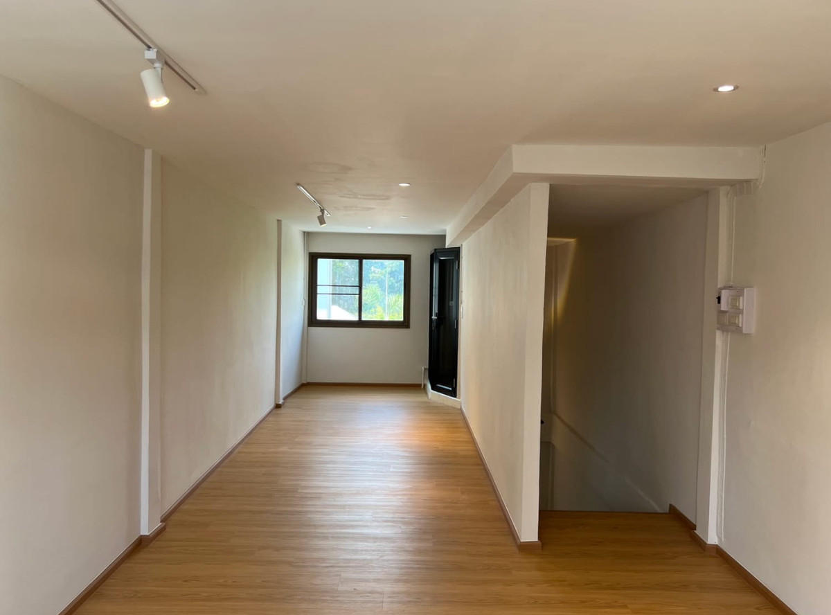 ทาวน์เฮ้าส์ ซอยเจริญนคร 14 / 3 ห้องนอน (ขายพร้อมผู้เช่า), Townhouse Soi Charoennakorn 14 / 3 Bedrooms (SALE WITH TENANT) DML002