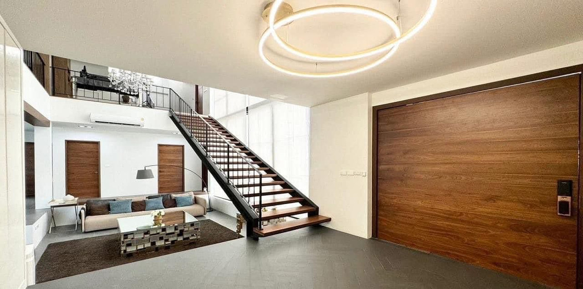 บ้านเดี่ยว 3 ชั้น เจริญกรุง / 6 ห้องนอน (ขาย), House Charoenkrung / 6 Bedrooms (FOR SALE) DML018