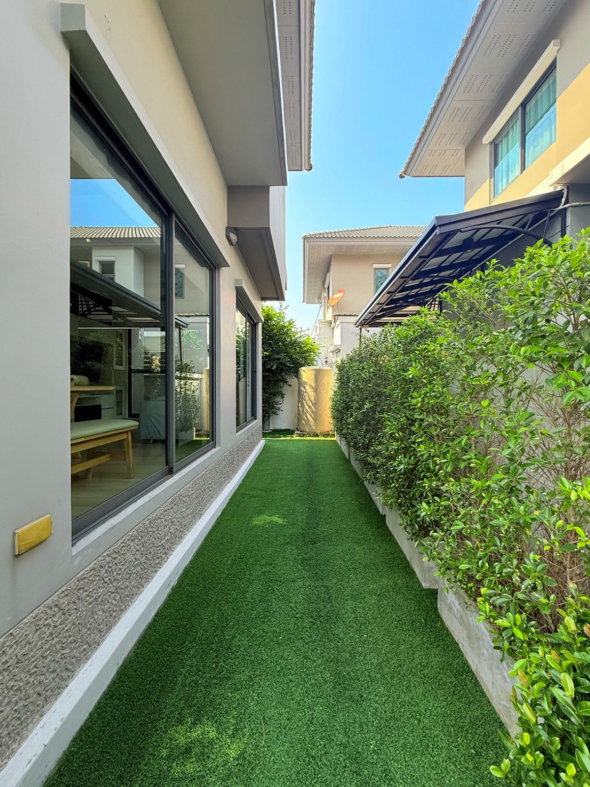 ไลฟ์ บางกอก บูเลอวาร์ด วงแหวน - พระราม 9 / 3 ห้องนอน (ขาย), Life Bangkok Boulevard Wongwaen - Rama 9 / 3 Bedrooms (FOR SALE) BZD193
