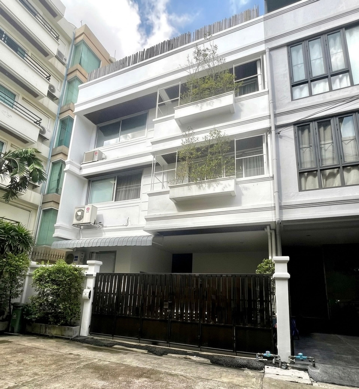 ทาวน์โฮม 4 ชั้น สุขุมวิท 71 / 4 ห้องนอน (ขาย), Townhome Sukhumvit 71 / 4 Bedrooms (FOR SALE) GNG071