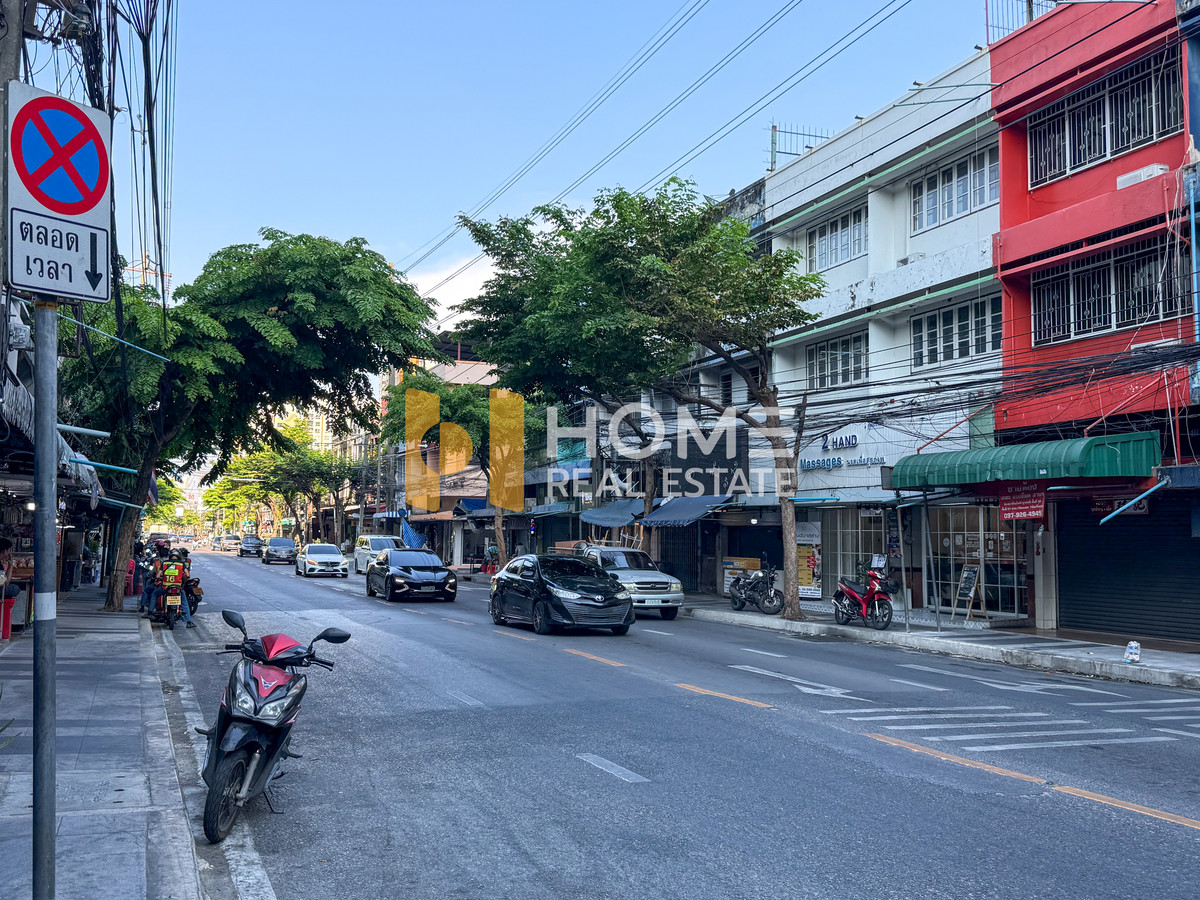 อาคารพาณิชย์ 3 คูหา ซอยสุขุมวิท 101/1 / 2 ห้องนอน (ขาย), Commercial Building Soi Sukhumvit 101/1 / 2 Bedrooms (FOR SALE) GNG052