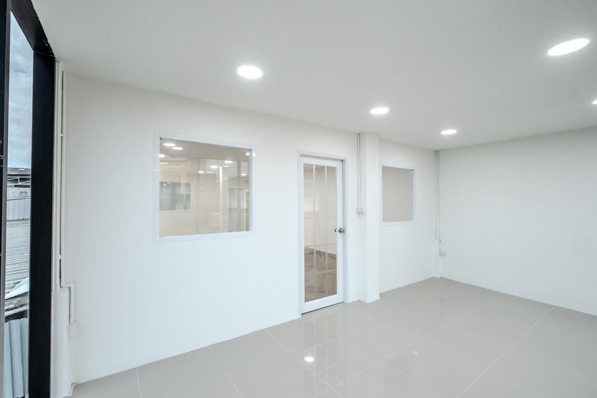 อาคารพาณิชย์ ซอยสุขุมวิท 68 / 3 ห้องนอน (ขาย), Commercial Building Soi Sukhumvit 68 / 3 Bedrooms (FOR SALE) GNG120