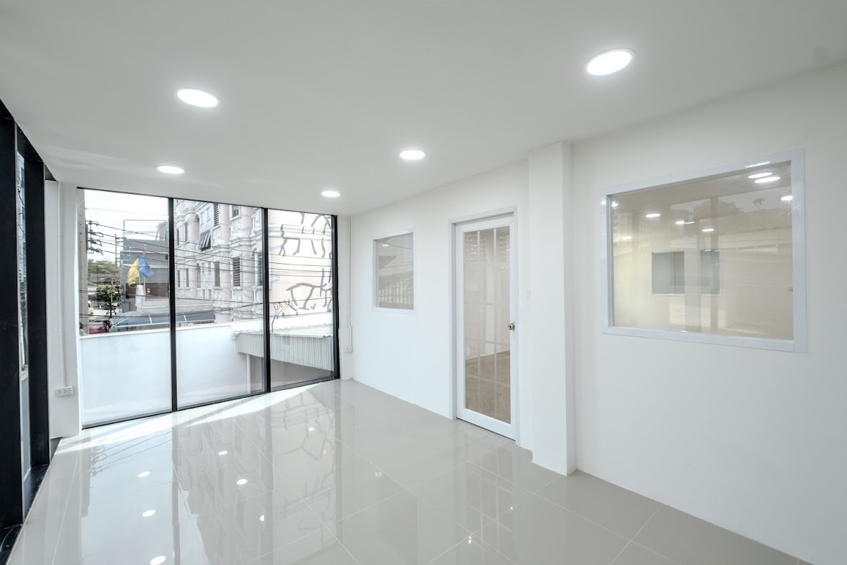 อาคารพาณิชย์ ซอยสุขุมวิท 68 / 3 ห้องนอน (เช่า), Commercial Building Soi Sukhumvit 68 / 3 Bedrooms (FOR RENT) GNG120