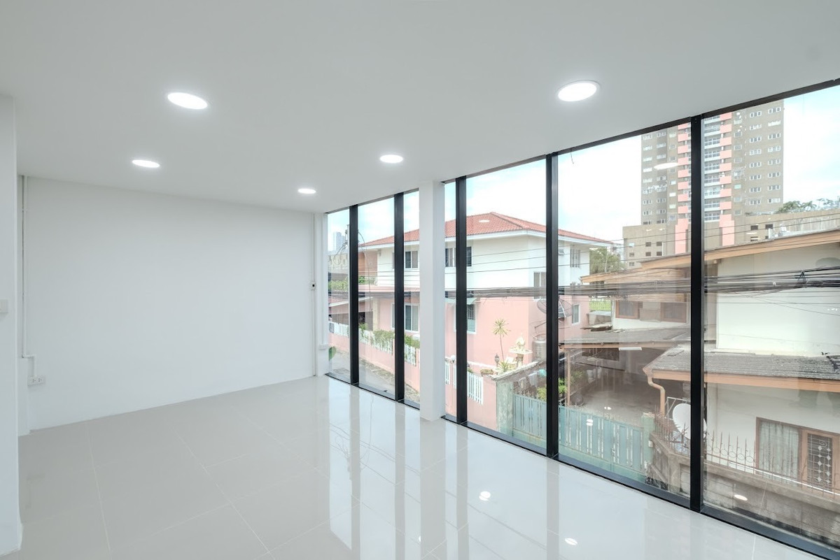 อาคารพาณิชย์ ซอยสุขุมวิท 68 / 3 ห้องนอน (เช่า), Commercial Building Soi Sukhumvit 68 / 3 Bedrooms (FOR RENT) GNG120