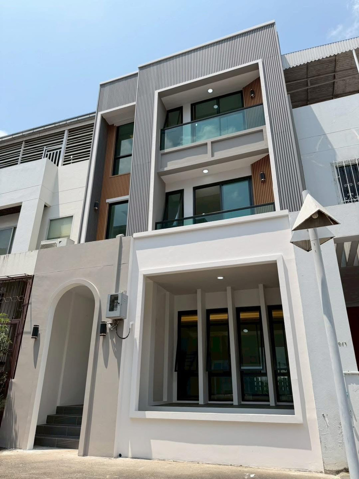 ทาวน์โฮม สุขุมวิท 101 / 4 ห้องนอน (ขาย), Townhome Sukhumvit 101 / 4 Bedrooms (FOR SALE) GNG130