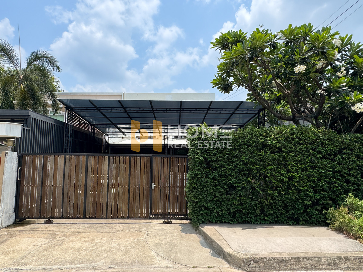 หมู่บ้านเมืองทอง 2/1 ซอยพัฒนาการ 74 / 4 ห้องนอน (ขาย), Muang Thong 2/1 Village Phatthanakan 74 / 4 Bedrooms (FOR SALE) FON321