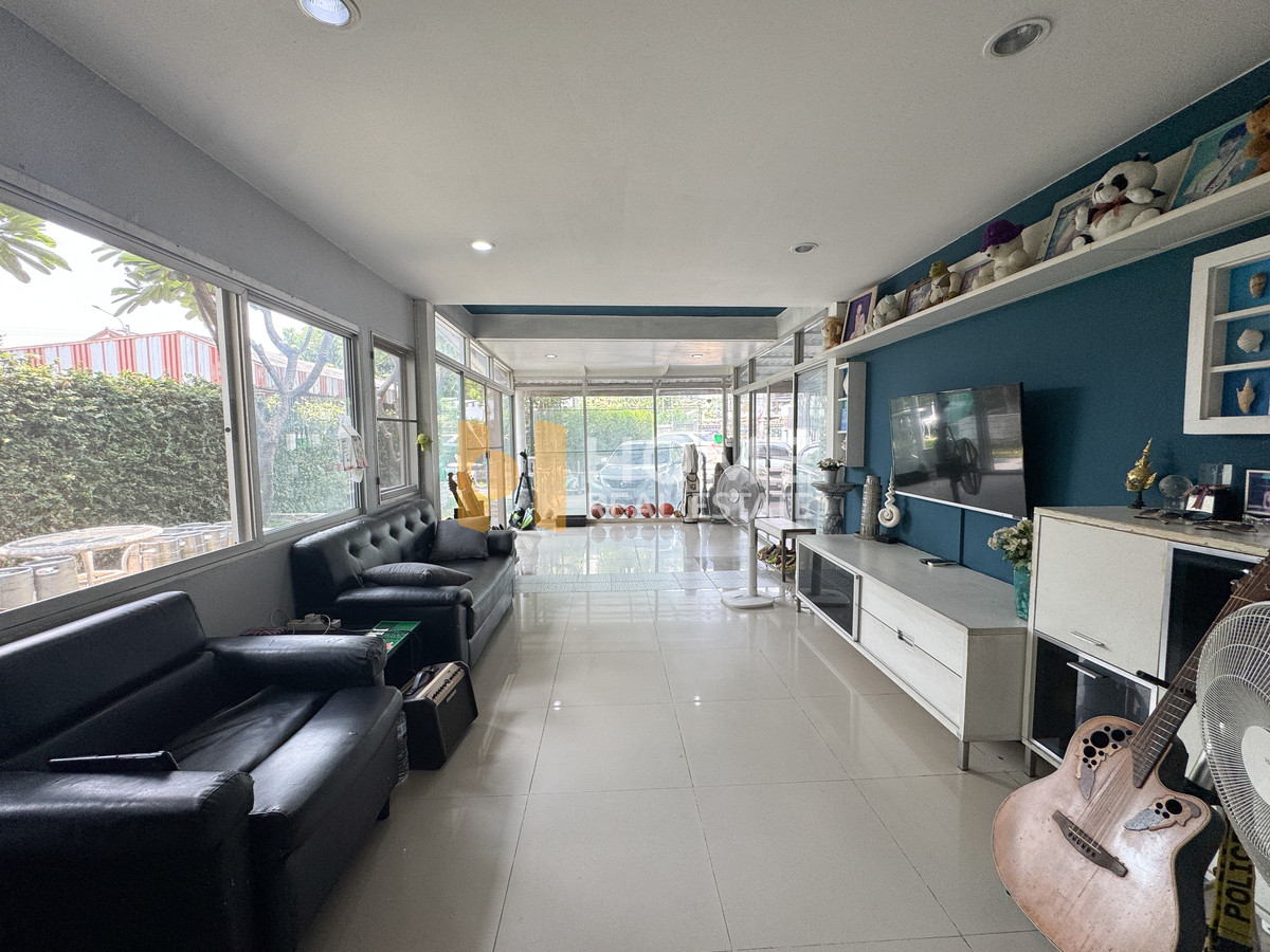 หมู่บ้านเมืองทอง 2/1 ซอยพัฒนาการ 74 / 4 ห้องนอน (ขาย), Muang Thong 2/1 Village Phatthanakan 74 / 4 Bedrooms (FOR SALE) FON321