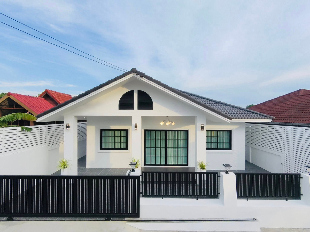 หมู่บ้าน เอกมงคล 1 / 3 ห้องนอน (ขาย), Ekmongkol Village 1 / 3 Bedrooms (FOR SALE) BEWN185