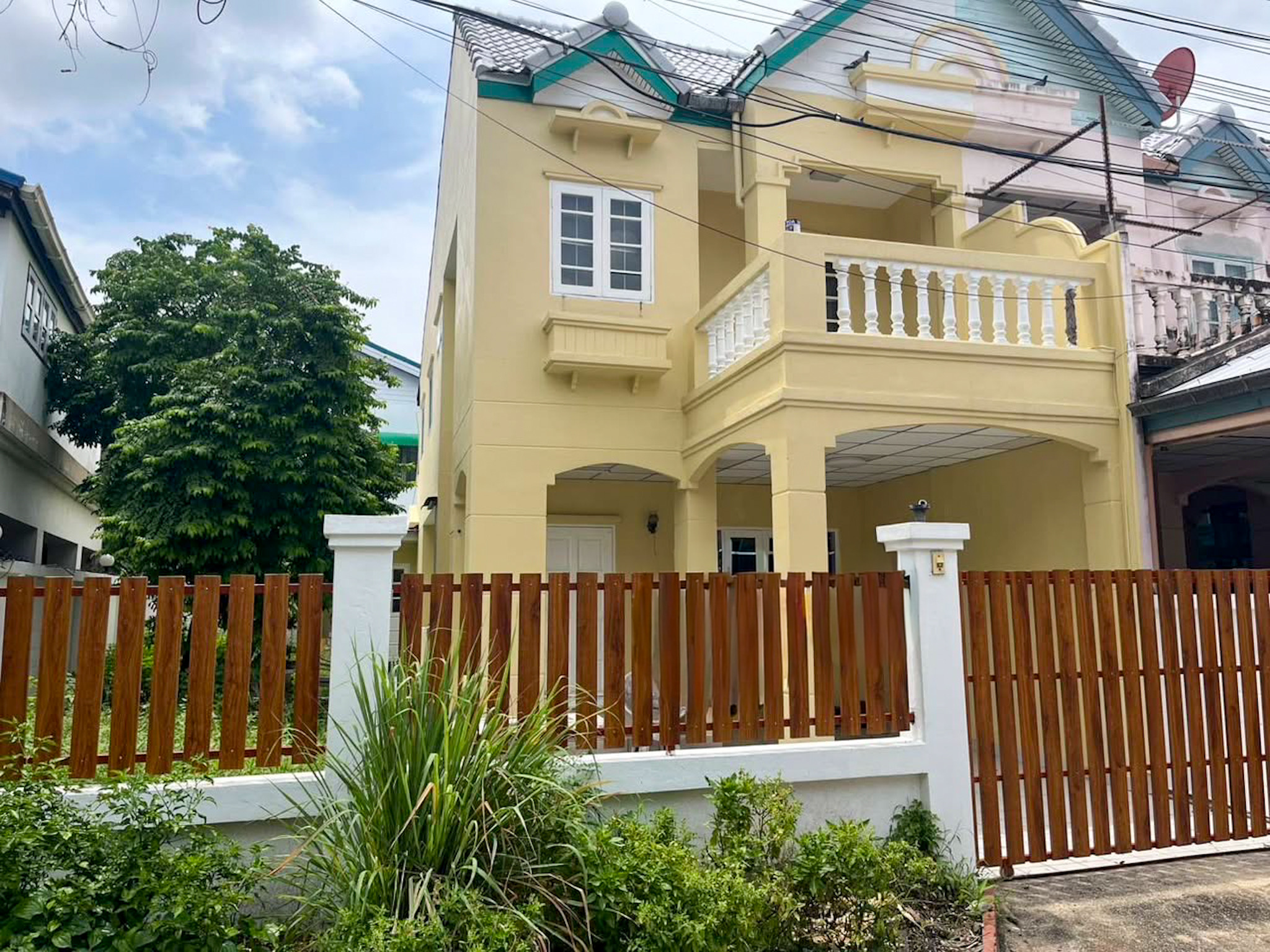 บ้านแฝด ซอยแก้วเงินทอง 44 / 3 ห้องนอน (ขาย), Semi-Detached House Soi Kaew Ngoen Thong 44 / 3 Bedrooms (FOR SALE) BALL362