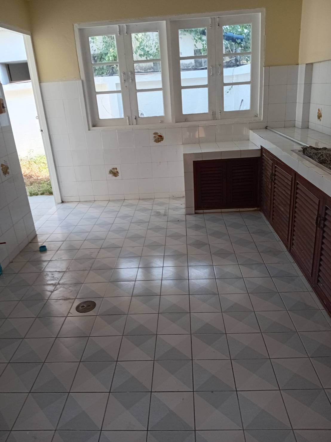บ้านแฝด ซอยแก้วเงินทอง 44 / 3 ห้องนอน (ขาย), Semi-Detached House Soi Kaew Ngoen Thong 44 / 3 Bedrooms (FOR SALE) BALL362