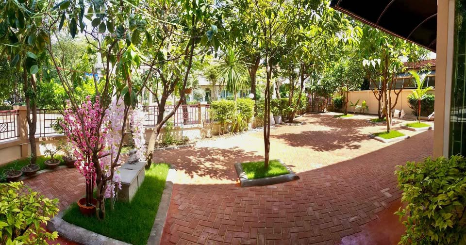 หมู่บ้านรติรมย์ 2 / 4 ห้องนอน (ขาย), Ratirom Village 2 / 4 Bedrooms (FOR SALE) BALL363