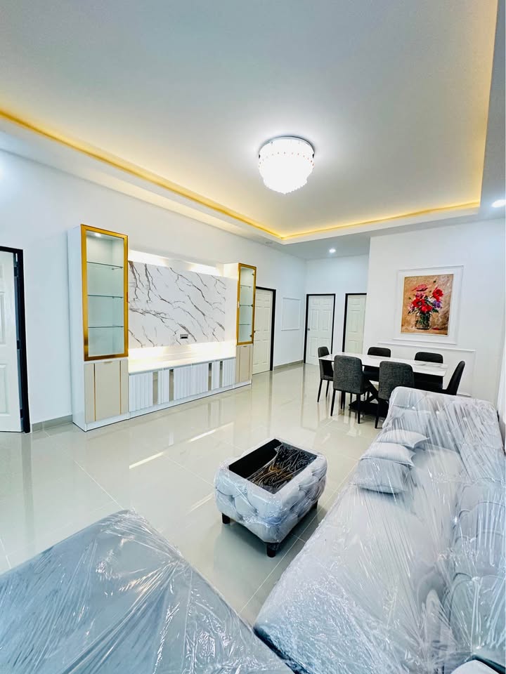 หมู่บ้านรัตนากรวิลเลจ 18 / 3 ห้องนอน (ขาย), Rattanakorn Village 18 / 3 Bedrooms (FOR SALE) BEWN202