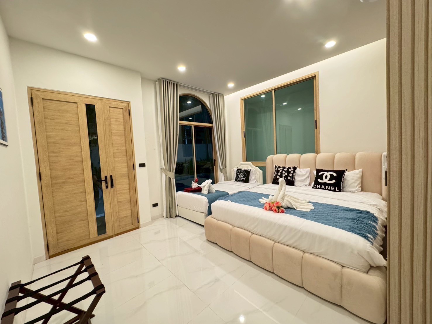 Your Noble Pool Villa / 5 Bedrooms (SALE WITH TENANT), ยัวร์ โนเบิล พูลวิลล่า / 5 ห้องนอน (ขายพร้อมผู้เช่า) AM141