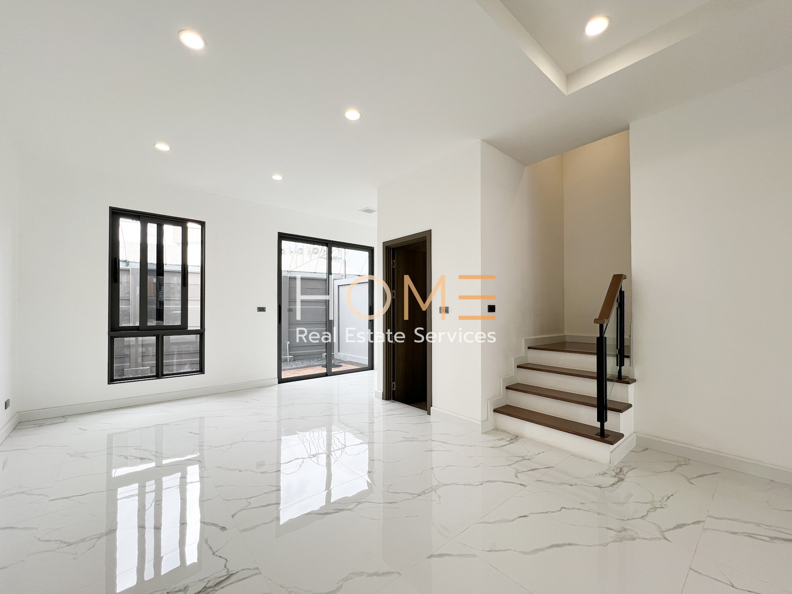 โฮมออฟฟิศ ชญาดา บิซ เพลส ศรีนครินทร์ - อ่อนนุช / 3 ห้องนอน (ขาย), Chayada Biz Place Srinakarin - Onnut / 3 Bedrooms (FOR SALE) GNG139