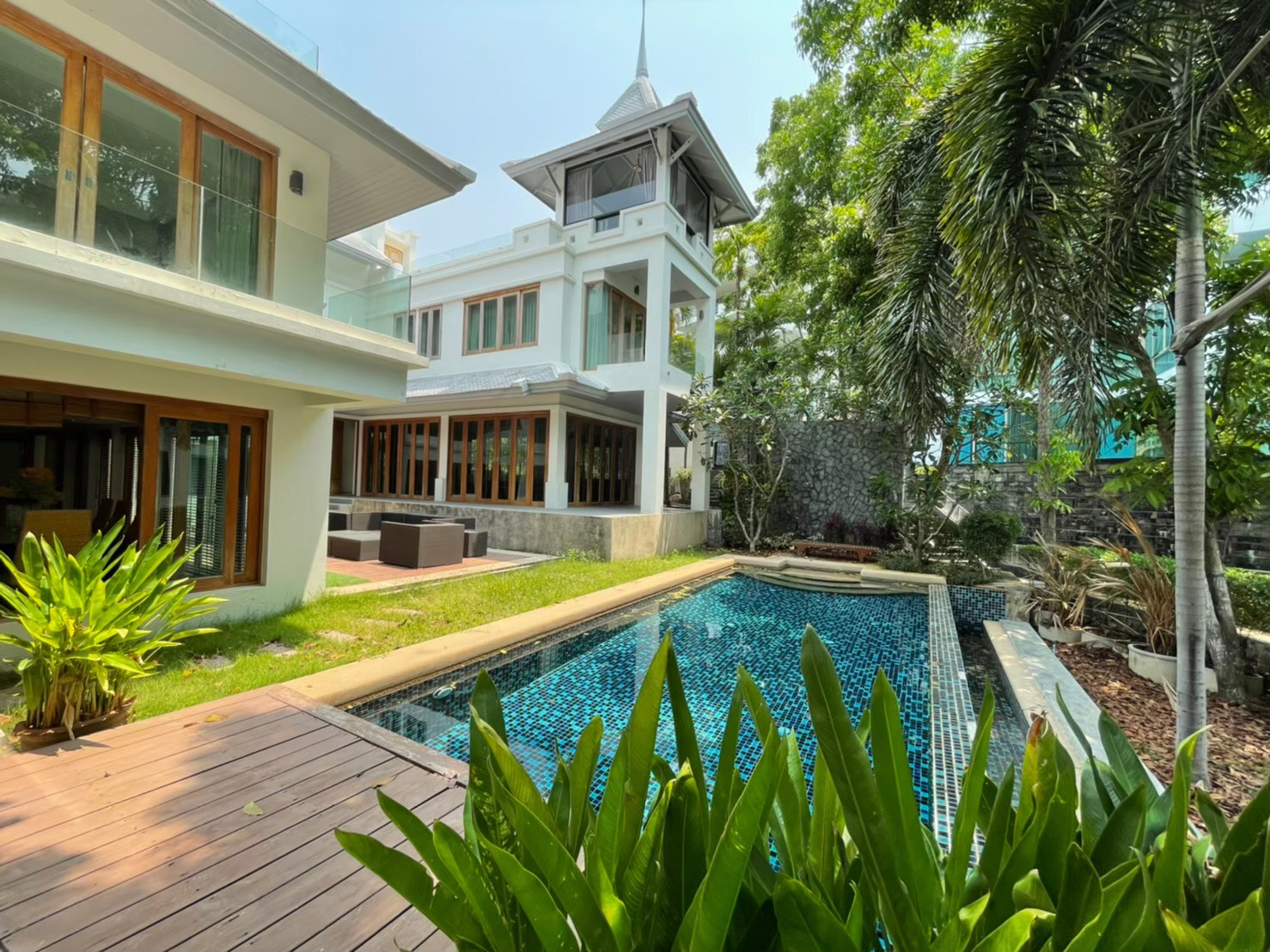 บ้านหรูติดทะเล พัทยาเหนือ ติดปราสาทสัจธรรม / 5 ห้องนอน (ขาย), Luxury Beachfront House North Pattaya / 5 Bedrooms (FOR SALE) KP020