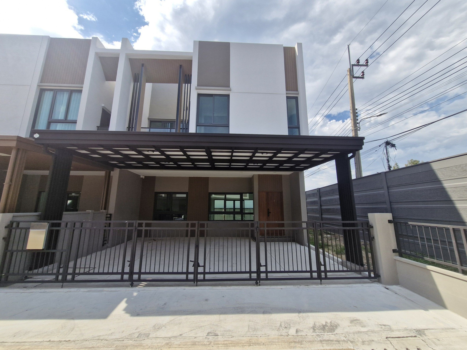 บ้านกลางเมือง ดิ อิดิชั่น ปิ่นเกล้า - บรมฯ 2 / 4 ห้องนอน (ขาย), Baanklangmueng The Edition Pinklao - Borom 2 / 4 Bedrooms (FOR SALE) BALL380