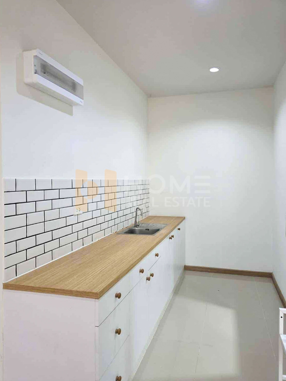 โกลเด้น พรีเว่ บางแสน - หนองมน / 3 ห้องนอน (ขายพร้อมผู้เช่า), Golden Prive Bangsaen - Nongmon / 3 Bedrooms (SALE WITH TENANT) YEAN018