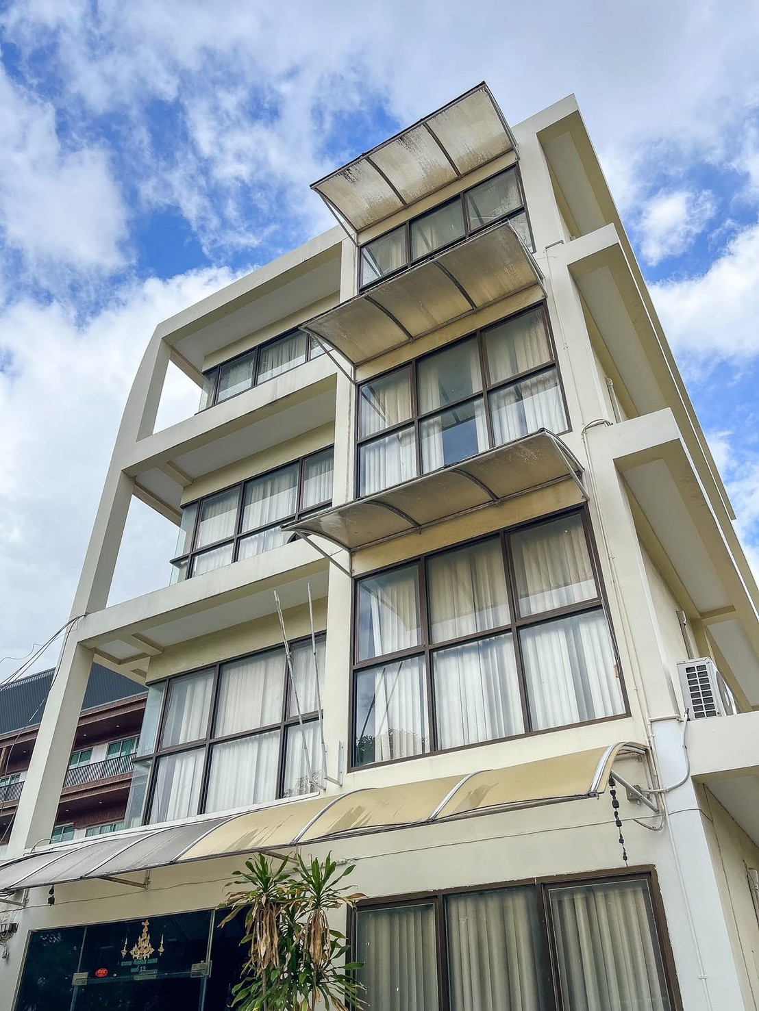 อาคารสำนักงาน รามคำแหง ซอย 64 / 4 ห้องนอน (ขาย), Office Building Ramkhamhaeng Soi 64 / 4 Bedrooms (FOR SALE) BZD185