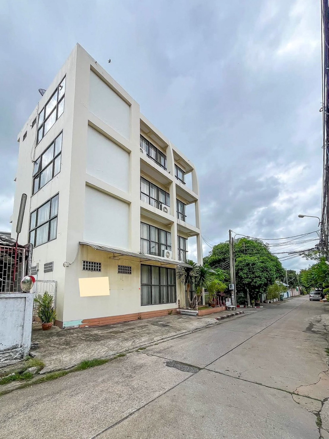 อาคารสำนักงาน รามคำแหง ซอย 64 / 4 ห้องนอน (เช่า), Office Building Ramkhamhaeng Soi 64 / 4 Bedrooms (FOR RENT) BZD185