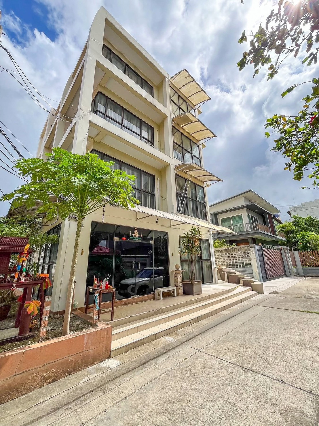 อาคารสำนักงาน รามคำแหง ซอย 64 / 4 ห้องนอน (เช่า), Office Building Ramkhamhaeng Soi 64 / 4 Bedrooms (FOR RENT) BZD185