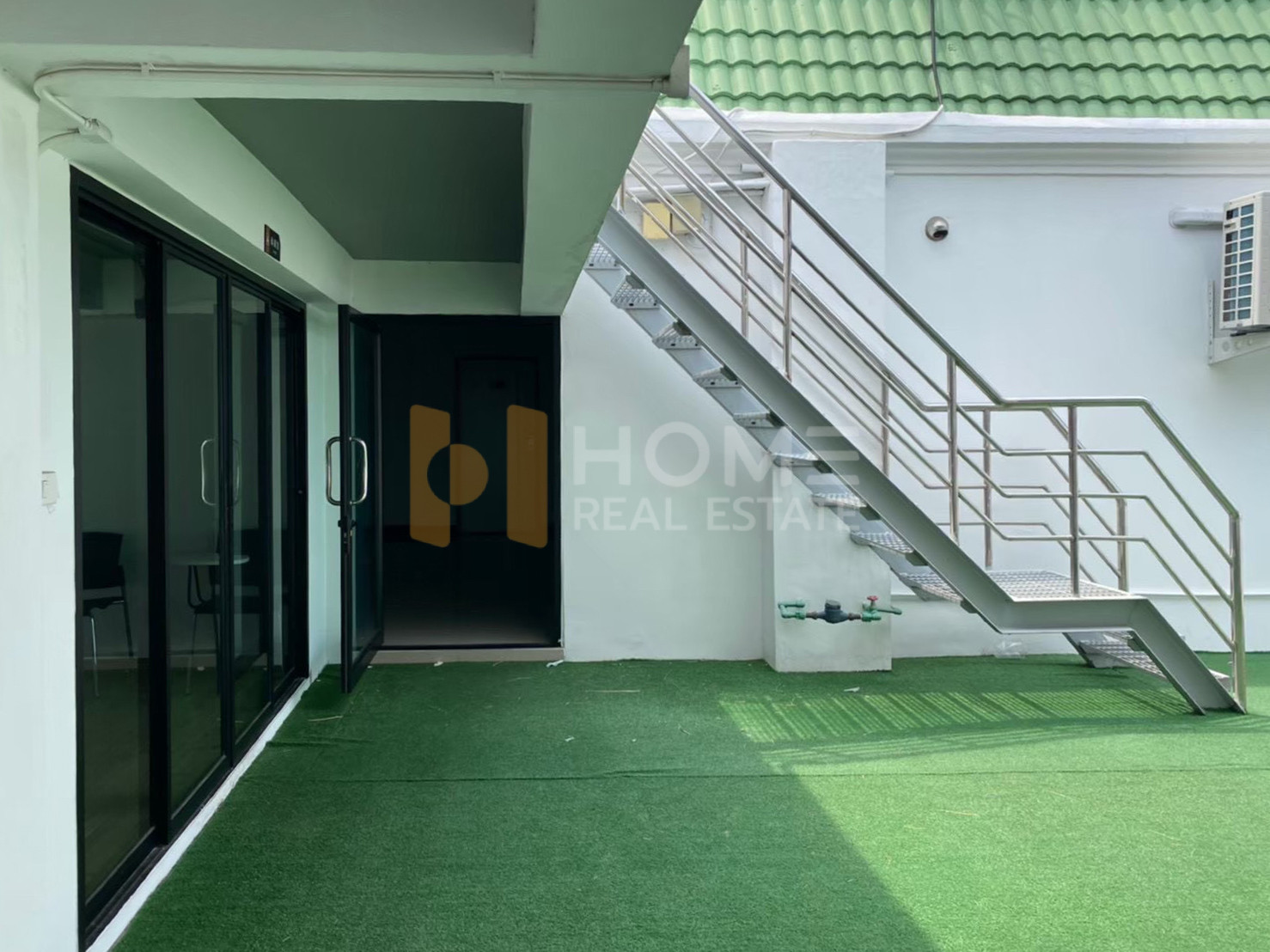 อาคารพาณิชย์ 3 คูหา ศรีราชานคร / 14 ห้องนอน (ขาย), Commercial Building Srirachanakorn / 14 Bedrooms (FOR SALE) YEAN195