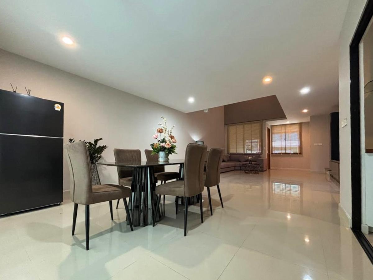 ทาวน์โฮม เนอวานา ดีฟายน์ ศรีนครินทร์ - พระราม 9 / 3 ห้องนอน (ให้เช่า), Townhome Nirvana Define Srinakarin - Rama 9 / 3 Bedrooms (FOR RENT) BZD222