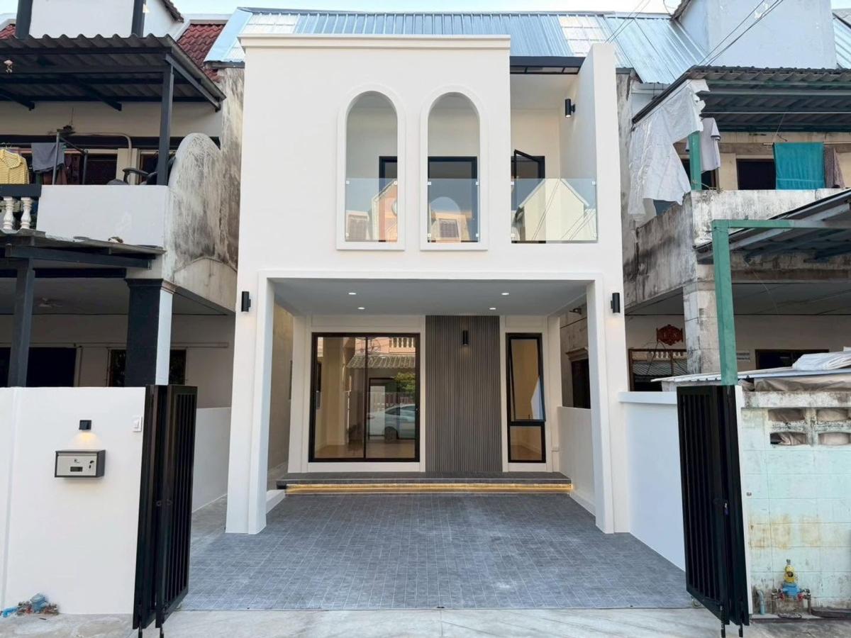 ทาวน์เฮ้าส์ เมืองเพชร วิลเลจ / 3 ห้องนอน (ขาย), Townhouse Muang Phet Village / 3 Bedrooms (FOR SALE) EARK004