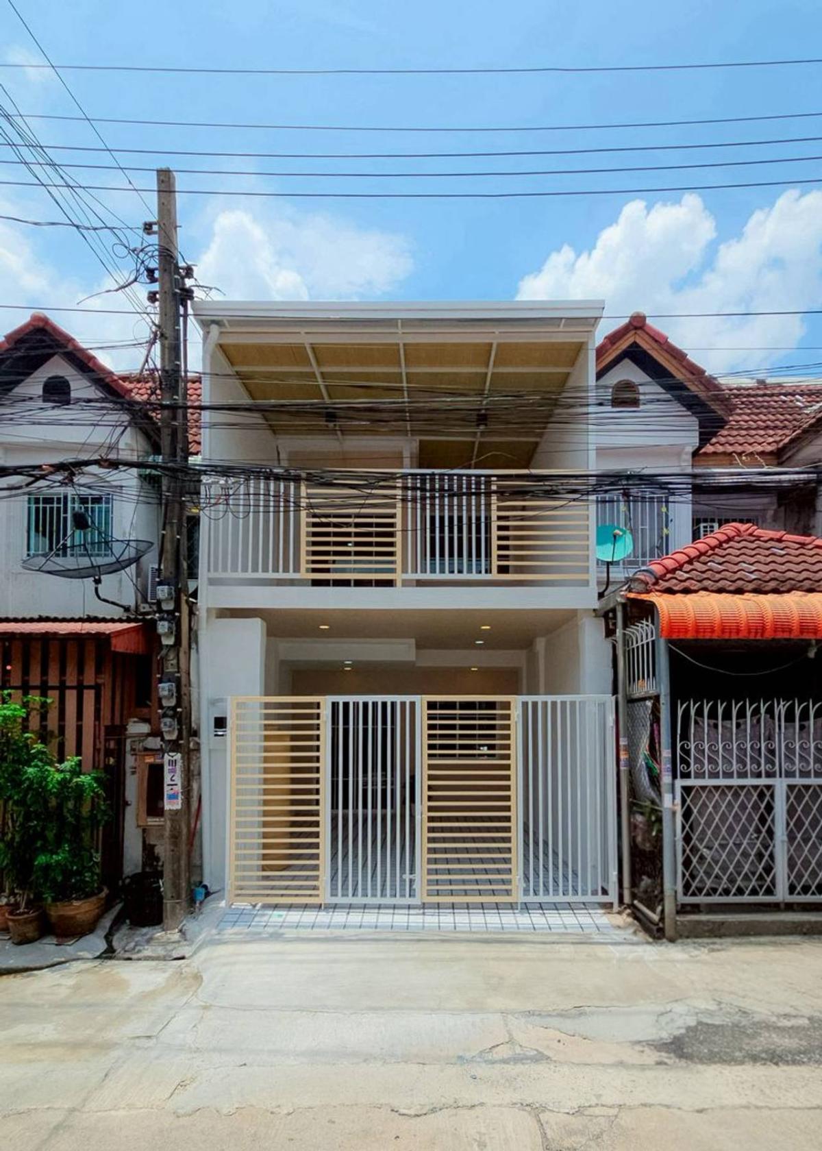 ทาวน์เฮ้าส์ หมู่บ้านพรทิพย์ / 2 ห้องนอน (ขาย), Townhouse หมู่บ้านพรทิพย์ / 2 Bedrooms (FOR SALE) EARK044