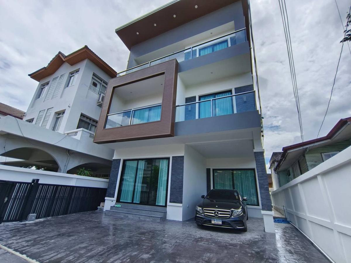 บ้านเดี่ยว บ้านเดี่ยว 3 ชั้น ซอยสุขุมวิท 65 / 4 ห้องนอน (ขาย), House บ้านเดี่ยว 3 ชั้น ซอยสุขุมวิท 65 / 4 Bedrooms (FOR SALE) GNG189