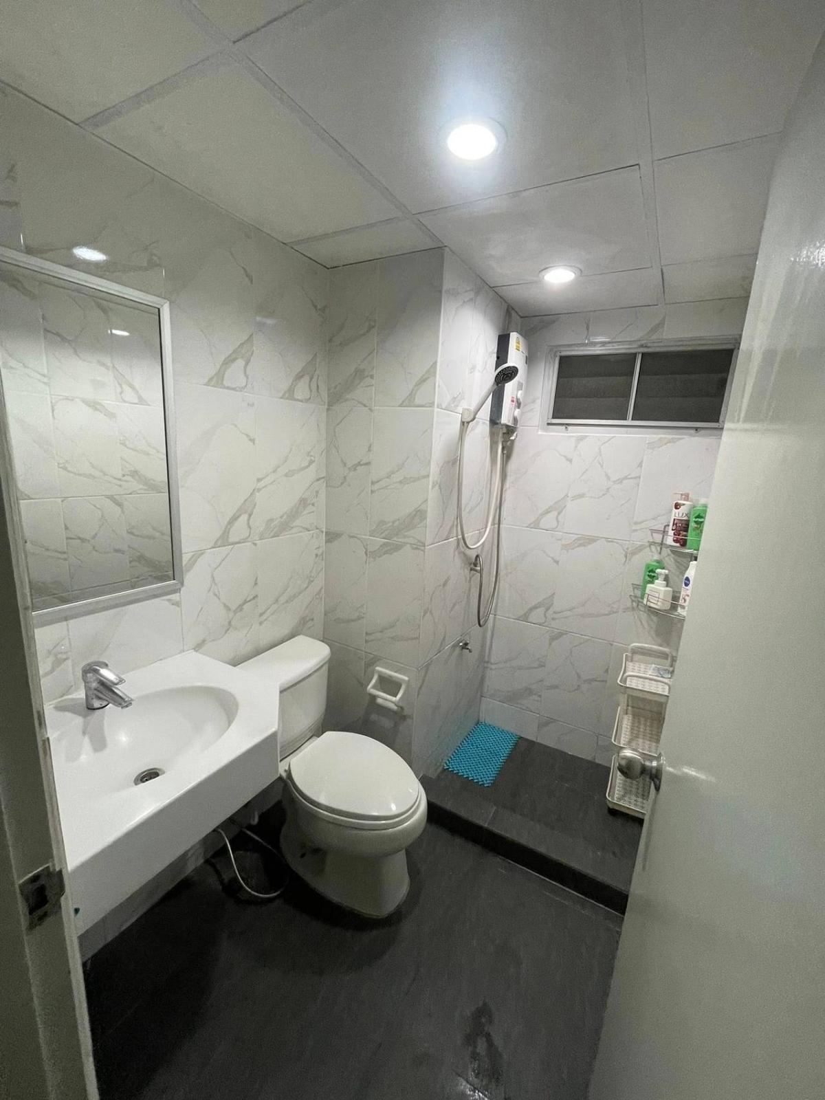 Lumpini Center สุขุมวิท 77 / 2 Bedrooms (SALE WITH TENANT), Lumpini Center สุขุมวิท 77 / 2 ห้องนอน (ขายพร้อมผู้เช่า) PRW135