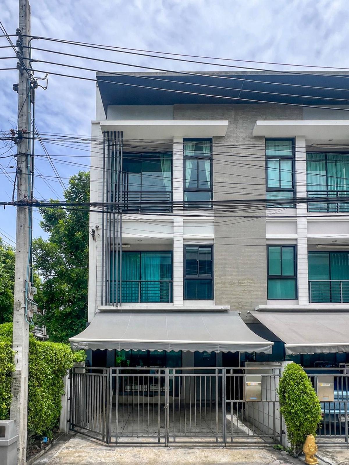ทาวน์โฮม บ้านกลางเมือง พระราม 9 - รามคำแหง / 3 ห้องนอน (ขาย), Townhome Baan Klang Muang Rama 9 - Ramkhamhaeng / 3 Bedrooms (FOR SALE) BZD226