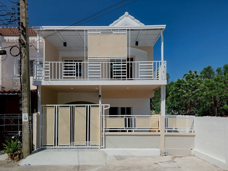 ทาวน์เฮ้าส์ หมู่บ้านบัวทองธานี พาร์ค / 5 ห้องนอน (ขาย), Buathong Thani Park Village / 5 Bedrooms (FOR SALE) EARK046