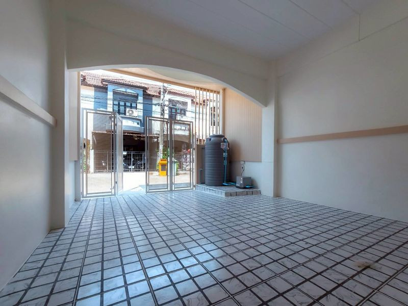 ทาวน์เฮ้าส์ หมู่บ้าน นันทิชา 1 / 3 ห้องนอน (ขาย), Townhouse Nunticha Village 1 / 3 Bedrooms (FOR SALE) EARK051