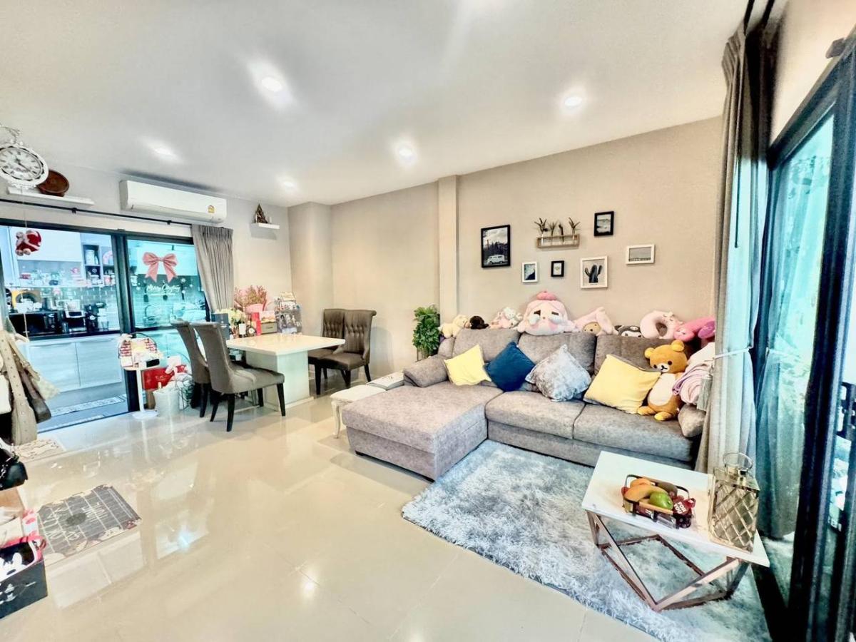 ทาวน์โฮม วี คอมพาวด์ ราชพฤกษ์ - ปิ่นเกล้า / 3 ห้องนอน (ขาย), Townhome V Compound Ratchaphruek - Pinklao / 3 Bedrooms (FOR SALE) EARK028