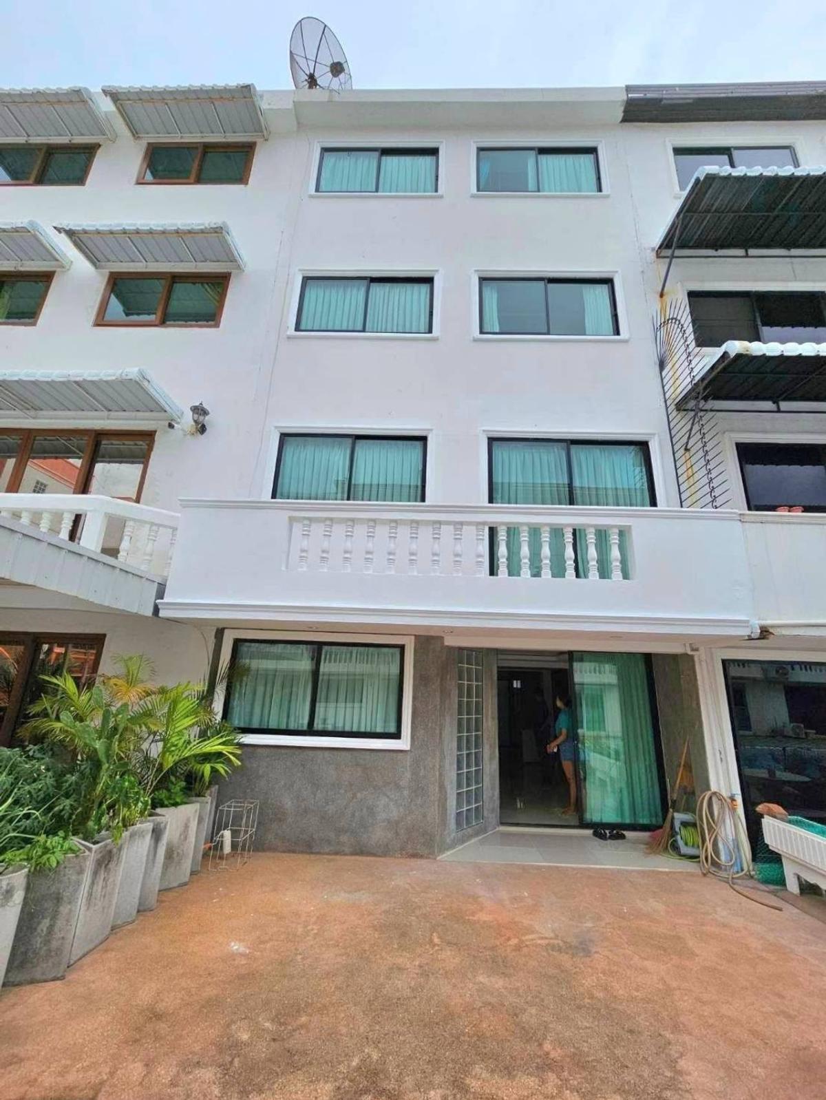อาคารพาณิชย์ 18.4  ตร.วา. เขาพระตำหนัก ซอย 5 / 5 ชั้น (ขาย), Commercial building 18.4 sq.wah Khao Phra Tamnak Soi 5 / 5 Floors (FOR SALE) BEWN249