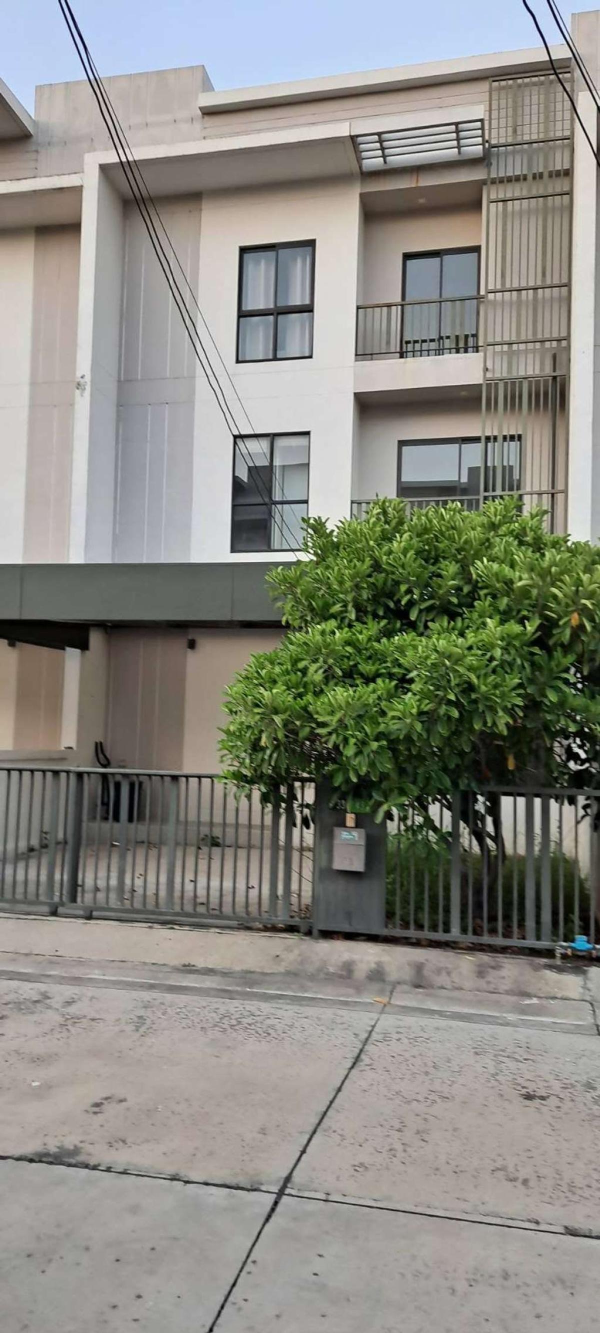 วิลลา อัลเบลโล่ พระราม 9 - ศรีนครินทร์ / 3 ห้องนอน (ให้เช่า), Villa Albero Rama 9 - Srinakarin / 3 Bedrooms (FOR RENT) BZD231