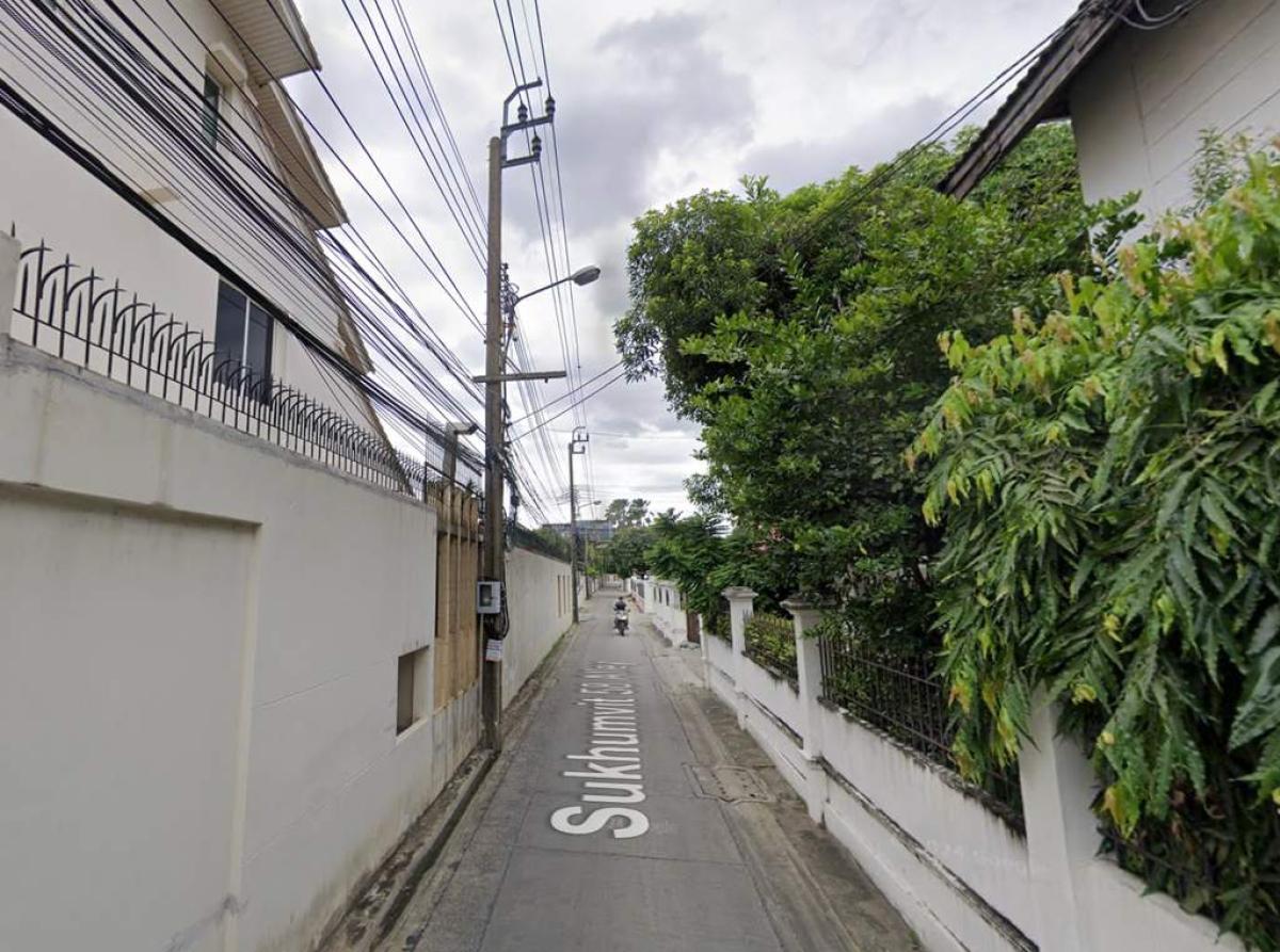 ที่ดินพร้อมสิ่งปลูกสร้าง ซอยสุขุมวิท 56 / 4 งาน 14 ตร.วา (ขาย), Land with buildings, Sukhumvit Soi 56. / 14 Square Wa (FOR SALE) GNG194
