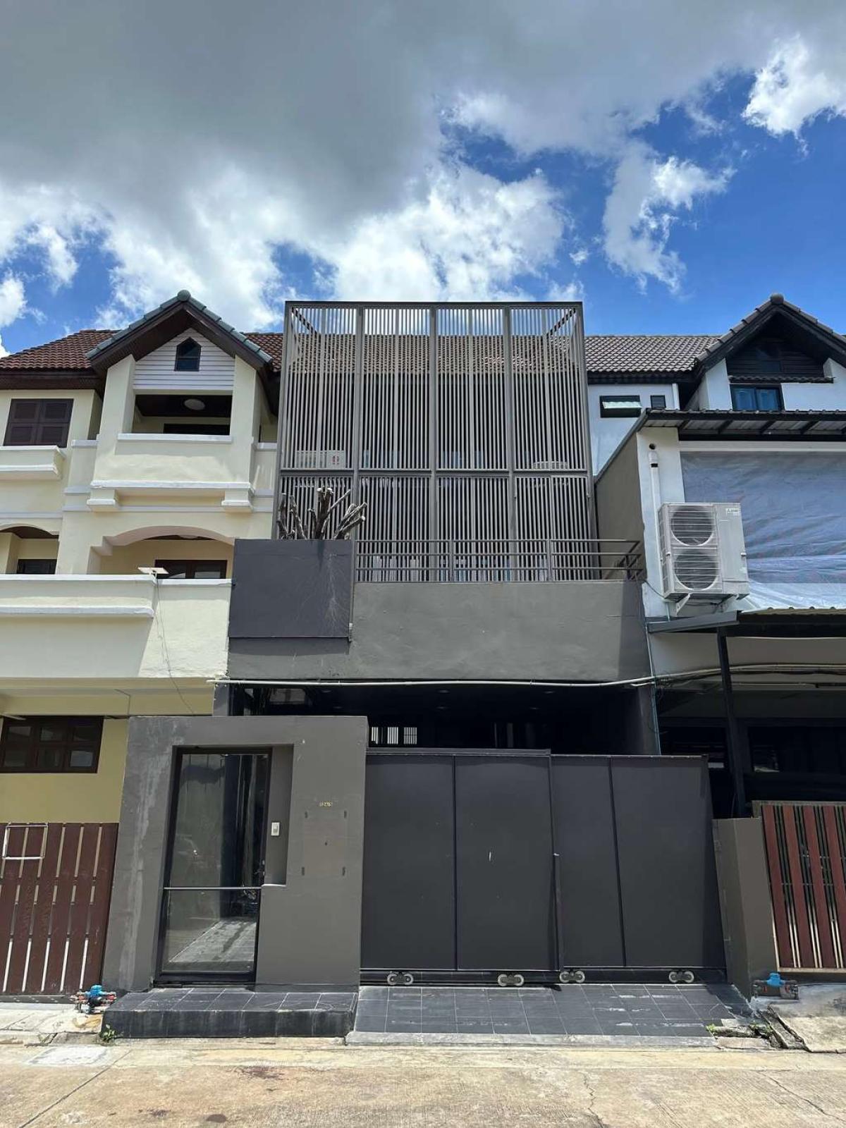โฮมออฟฟิศ พระราม 9 ซอย 19 / 5 ห้องนอน (ขาย), Home office, Rama 9 Soi 19 / 5 Bedrooms (FOR SALE) BZD232