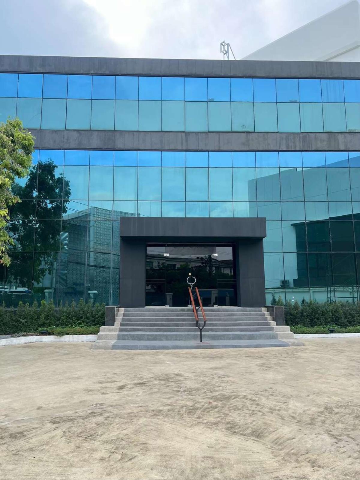 อาคารสำนักงานพร้อมโกดัง กรุงเทพกรีฑา ซอย 7 / 4 ชั้น (ขาย), Office building with warehouse, Bangkok Kreetha Soi 7 / 4 Storey (FOR SALE) BZD237