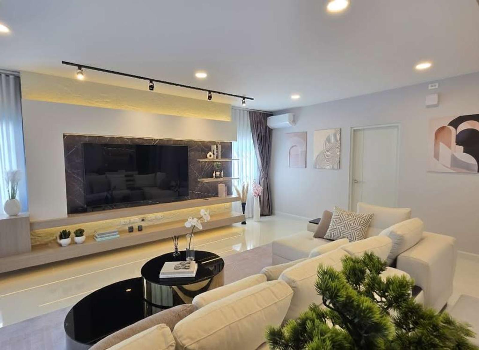 เซนโทร บางนา / 4 ห้องนอน (ให้เช่า), Centro Bangna / 4 Bedrooms (FOR RENT) DA013
