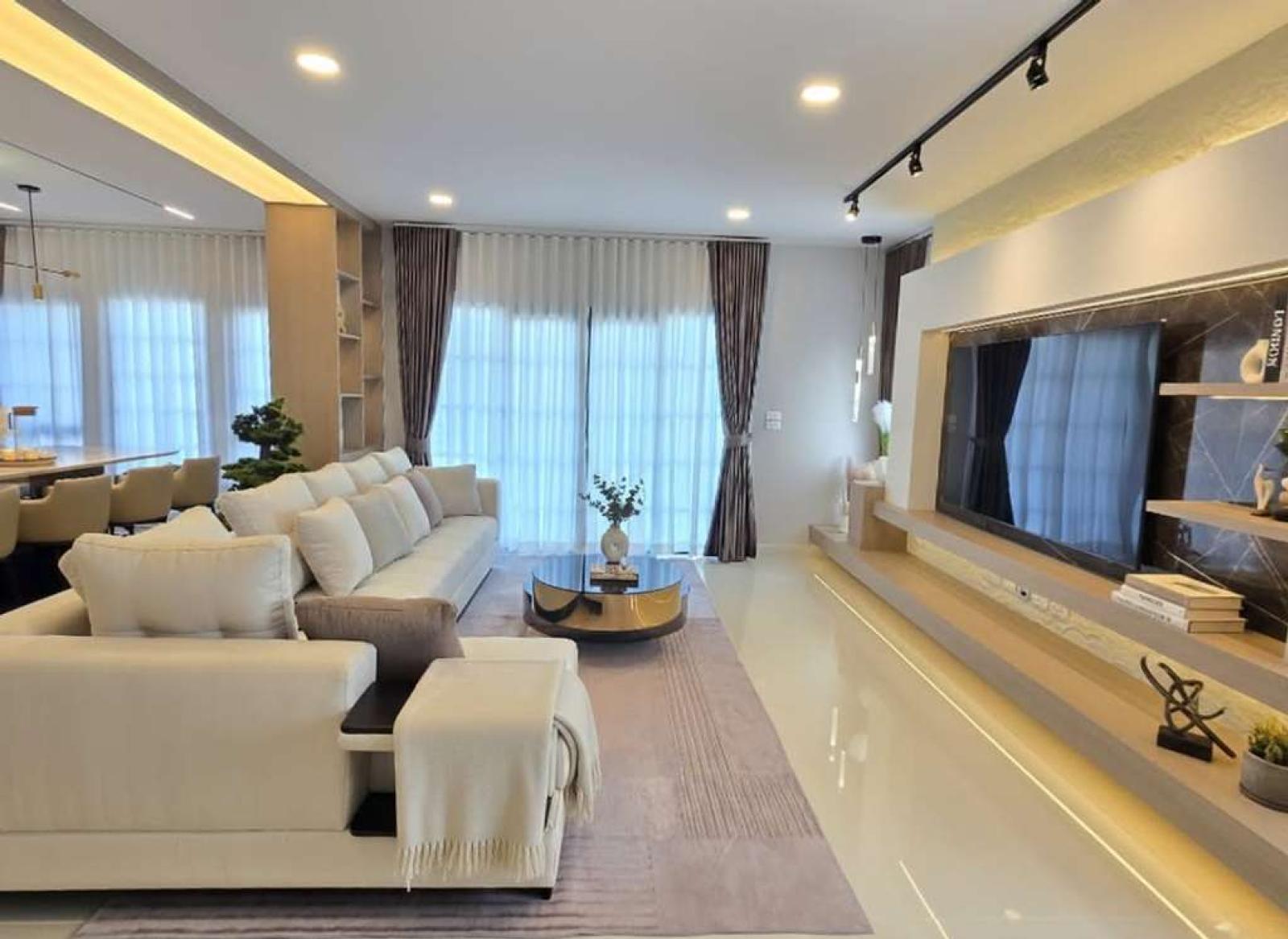 เซนโทร บางนา / 4 ห้องนอน (ให้เช่า), Centro Bangna / 4 Bedrooms (FOR RENT) DA013