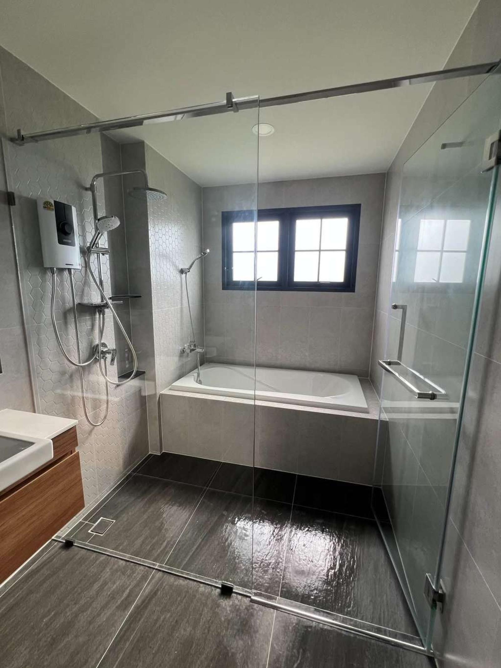 เซนโทร บางนา / 4 ห้องนอน (ให้เช่า), Centro Bangna / 4 Bedrooms (FOR RENT) DA071