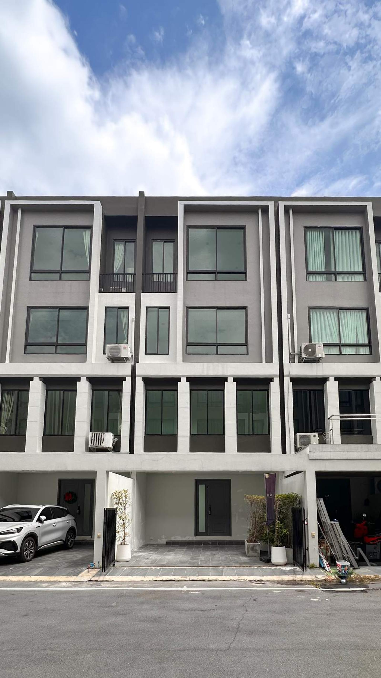 เดอะ เพิร์ล เรสซิเด้นซ์ ทางด่วนศรีรัช - จรัญ 75 / 3 ห้องนอน (ให้เช่า), The Pearl Residence Sirat Expressway - Charan 75 / 3 Bedrooms (FOR RENT) EARK069