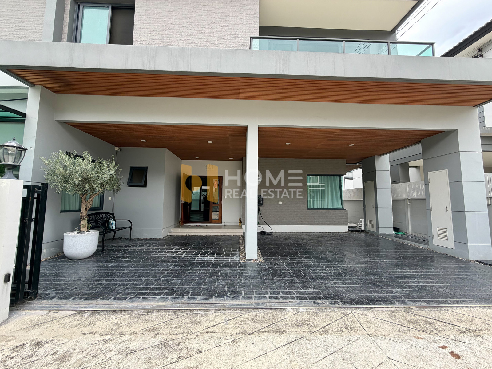 เซนโทร พหลฯ - วิภาวดี 2 / 4 ห้องนอน (ขาย), Centro Phahol - Vibhavadi 2 / 4 Bedrooms (FOR SALE) BNS159