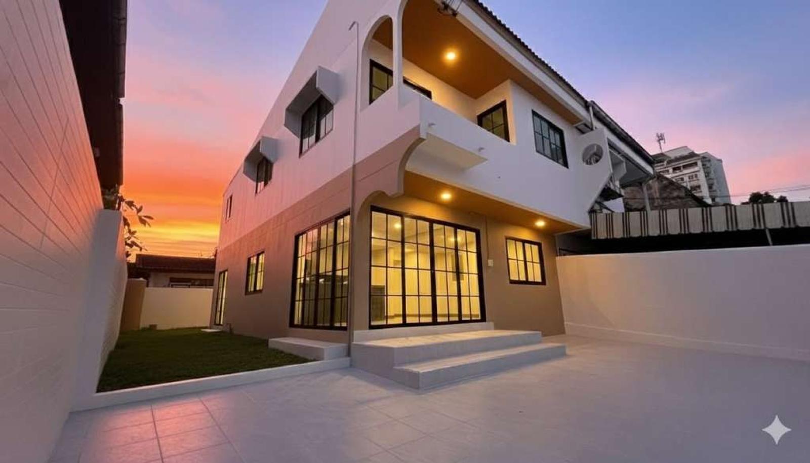 บ้าน ซอยลาซาล 29 / 4 ห้องนอน (ขาย), House on Soi Lasalle 29 / 4 Bedrooms (FOR SALE) DA082