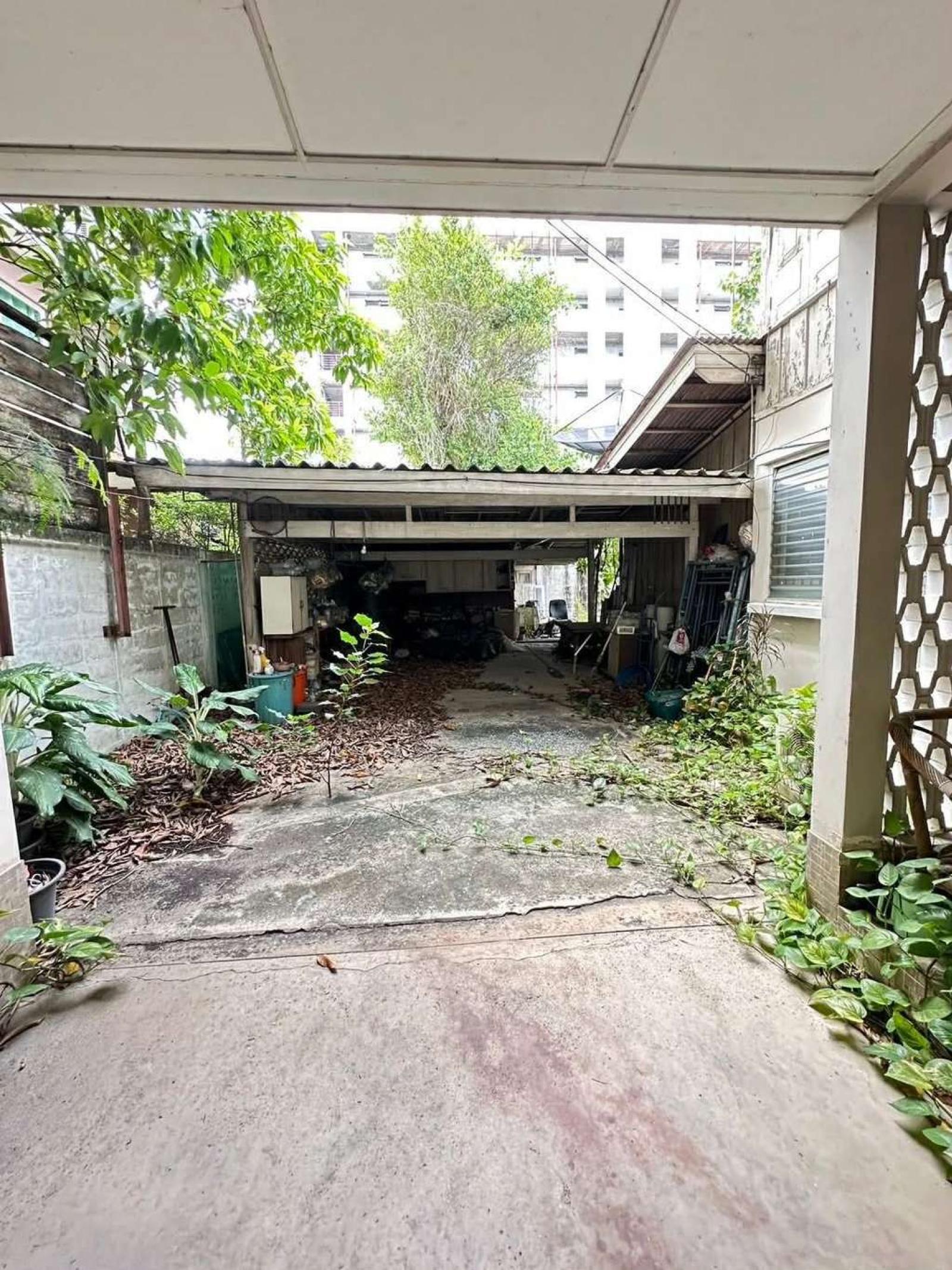 ที่ดินเปล่า บีทีเอส สนามเป้า / 306.2 ตร.วา (ขาย), Vacant land near BTS Sanam Pao station. / 306.2 Square Wa (FOR SALE) BNS200